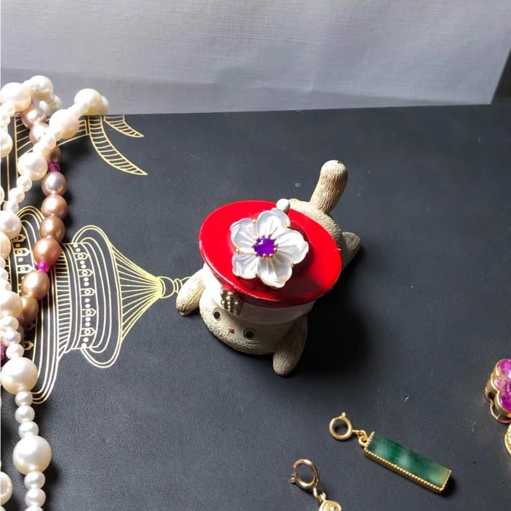 High Quality Sugilite Pendant with 18K solid gold and mother of Pearl